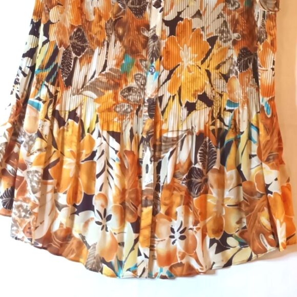 Women's Colorful Floral Print Accordion Pleated Button Closure Smocked Top 18/20 - Picture 2 of 7